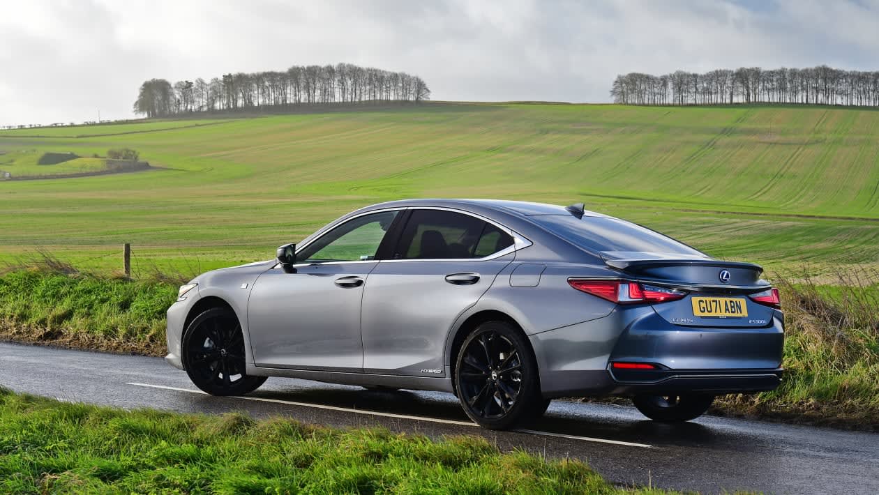 Lexus ES saloon - Practicality & boot space 2024 | Carbuyer